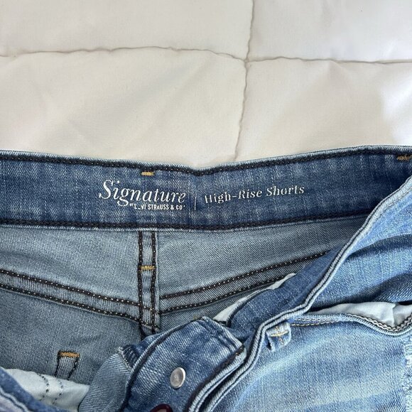 Signature by Levi Strauss Womens High Rise Modern Denim Shorts Stretch - Picture 2 of 6
